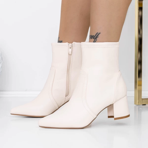 Kurze Stiefel mit einem dicken Absatz 3zyt2 leichter Beige Mei