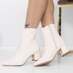 Kurze Stiefel mit einem dicken Absatz 3zyt2 leichter Beige Mei