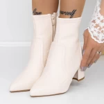 Kurze Stiefel mit einem dicken Absatz 3zyt2 leichter Beige Mei