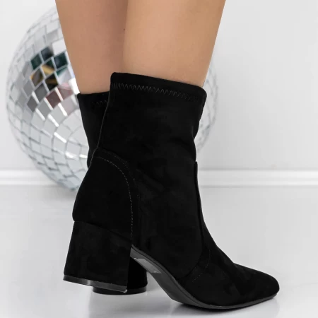 Kurze Stiefel mit einer dicken Absatz 3zyt2 Black | Mei