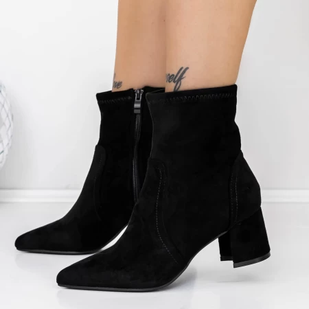 Kurze Stiefel mit einer dicken Absatz 3zyt2 Black | Mei