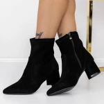 Kurze Stiefel mit einer dicken Absatz 3zyt2 Black | Mei