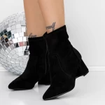 Kurze Stiefel mit einer dicken Absatz 3zyt2 Black | Mei