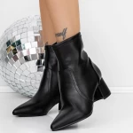 Kurze Stiefel mit einer dicken Absatz 3zyt2 Black | Mei