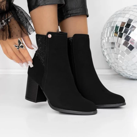 Kurze Stiefel mit einer dicken Absatz 3zyt1 Black | Mei