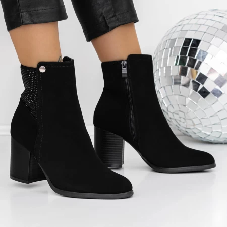Kurze Stiefel mit einer dicken Absatz 3zyt1 Black | Mei
