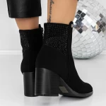 Kurze Stiefel mit einer dicken Absatz 3zyt1 Black | Mei