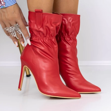 Kurze Stiefel mit einem dünnen Absatz 3LB11 rot Mei