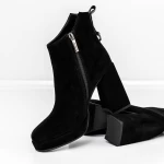 Kurze Stiefel mit einer dicken Ferse M03-05A Black Jose Simon