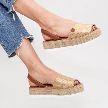 Sandalen auf der Goldplattform der WH1933 Mei