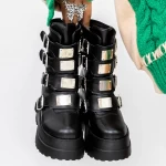 Stiefel auf der schwarzen 3WL27 -Plattform Mei