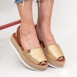 Sandalen auf der Goldplattform der WH1933 Mei