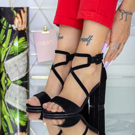 Sandalen mit dicken Absätzen xdr276 schwarz | Mei