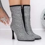 Kurze Stiefel mit einem dünnen Absatz 3W3 Black | Mei