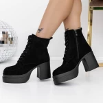 Kurze Stiefel mit einer dicken Absatz 3yl12 Black | Mei