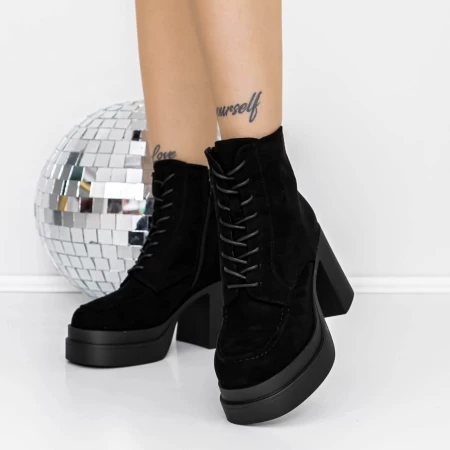 Kurze Stiefel mit einer dicken Absatz 3yl12 Black | Mei
