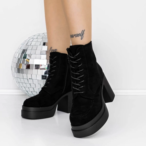 Kurze Stiefel mit einer dicken Absatz 3yl12 Black | Mei