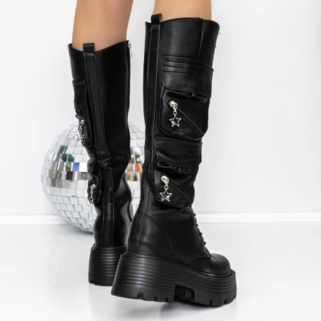 Stiefel auf der schwarzen 3WL21 -Plattform Mei