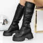 Stiefel auf der schwarzen 3WL21 -Plattform Mei