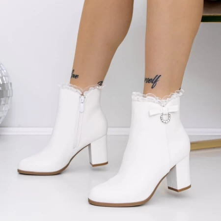 Kurze Stiefel mit einem dicken 3FZ1 -Ferse Weiß Mei