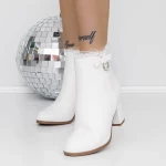 Kurze Stiefel mit einem dicken 3FZ1 -Ferse Weiß Mei