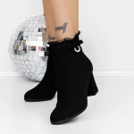 Kurze Stiefel mit einem dicken 3FZ1 -Absatz schwarz | Mei