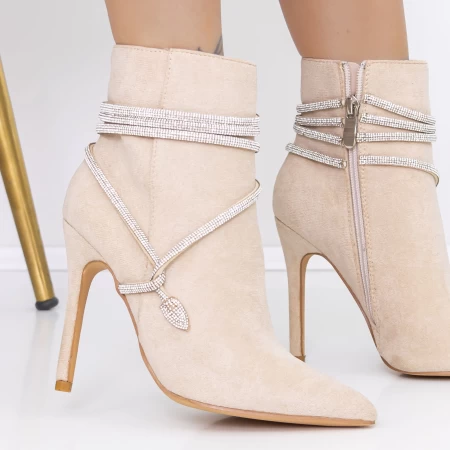 Kurze Stiefel mit einem dünnen Absatz 3xkk32 Beige | Mei
