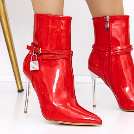 Kurze Stiefel mit einem dünnen Absatz 3xkk31 Rot Mei