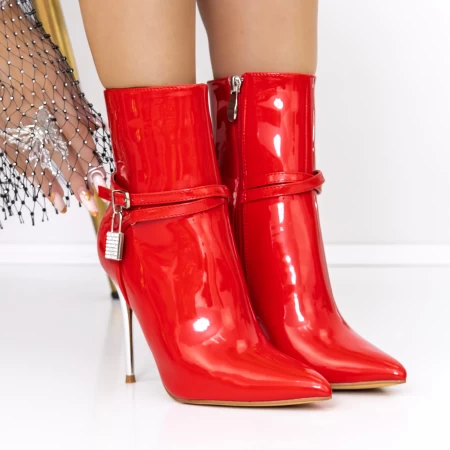 Kurze Stiefel mit einem dünnen Absatz 3xkk31 Rot Mei