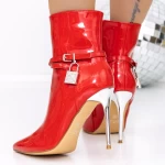 Kurze Stiefel mit einem dünnen Absatz 3xkk31 Rot Mei