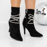 Kurze Stiefel mit einem dünnen Absatz 3xkk30 Black | Mei
