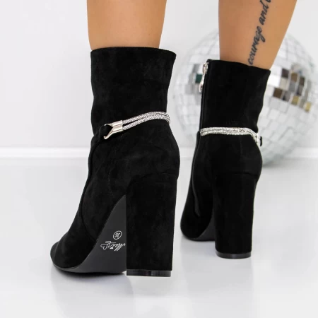 Kurze Stiefel mit einer dicken Absatz 3xkk29 Black | Mei