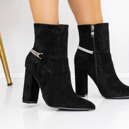 Kurze Stiefel mit einer dicken Absatz 3xkk29 Black | Mei