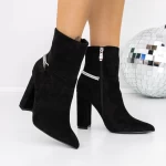 Kurze Stiefel mit einer dicken Absatz 3xkk29 Black | Mei