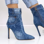 Kurze Stiefel mit einem dünnen Absatz 3ou3 Blau Mei