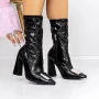 Kurze Stiefel mit einem dicken 3KV21 -Fersenschwarz | Mei