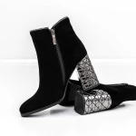 Kurze Stiefel mit einer dicken Ferse K9071-80B Black Jose Simon