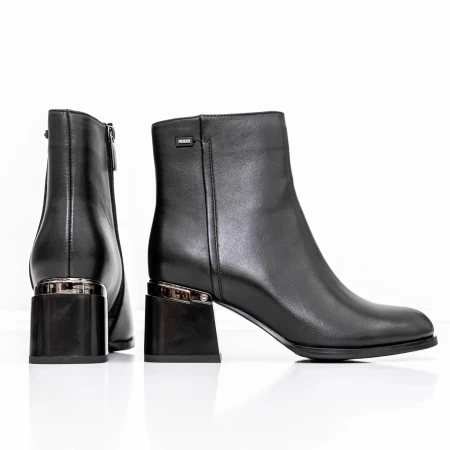 Kurze Stiefel mit einer dicken Ferse K5830-5046A Black Jose Simon