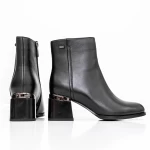 Kurze Stiefel mit einer dicken Ferse K5830-5046A Black Jose Simon