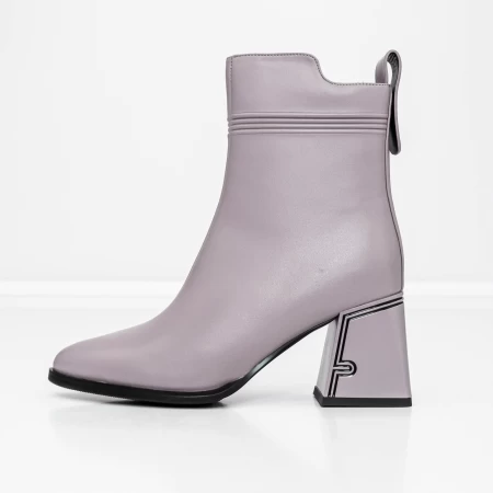 Kurze Stiefel mit einer dicken Ferse K107-55-B81B Gray Jose Simon