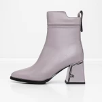 Kurze Stiefel mit einer dicken Ferse K107-55-B81B Gray Jose Simon