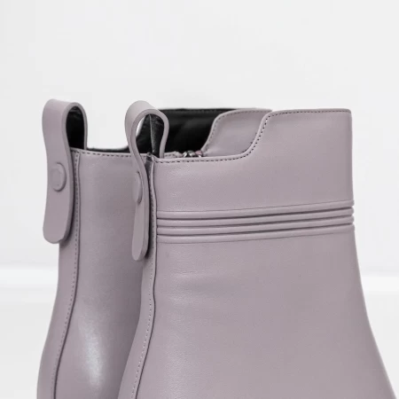 Kurze Stiefel mit einer dicken Ferse K107-55-B81B Gray Jose Simon