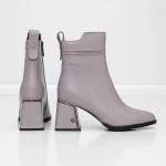 Kurze Stiefel mit einer dicken Ferse K107-55-B81B Gray Jose Simon