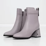 Kurze Stiefel mit einer dicken Ferse K107-55-B81B Gray Jose Simon