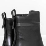 Kurze Stiefel mit einer dicken Ferse K107-55-B81A Black Jose Simon