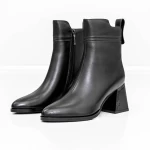 Kurze Stiefel mit einer dicken Ferse K107-55-B81A Black Jose Simon