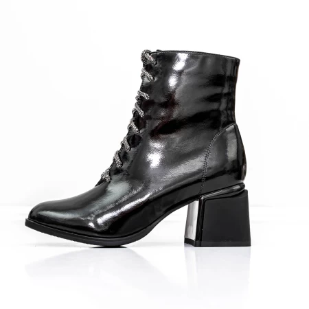 Kurze Stiefel mit einer dicken Ferse K577-16d Black Jose Simon