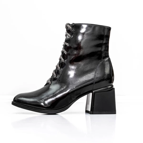 Kurze Stiefel mit einer dicken Ferse K577-16d Black Jose Simon