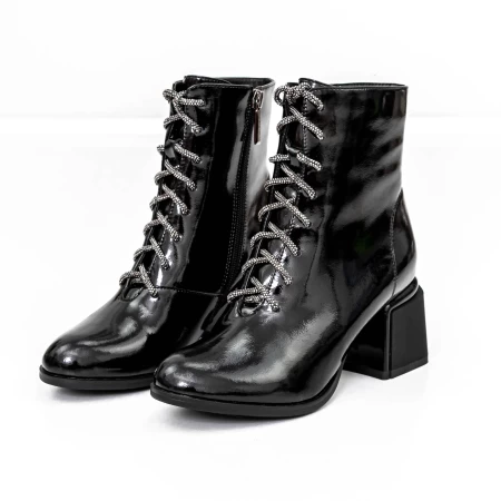 Kurze Stiefel mit einer dicken Ferse K577-16d Black Jose Simon