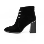 Kurze Stiefel mit einer dicken Ferse M01-01A Black Jose Simon